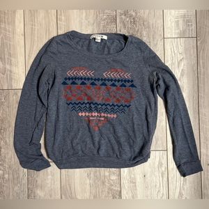 Light knit sweater with heart print
